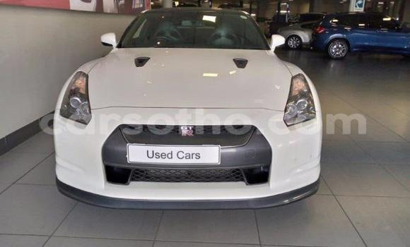 Sayi Na hannu Nissan GT-R White Mota in Maseru a Maseru Sayi Na hannu Nissan GT-R White Mota in Maseru a Maseru