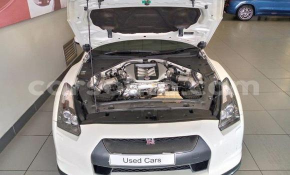 Sayi Na hannu Nissan GT-R White Mota in Maseru a Maseru Sayi Na hannu Nissan GT-R White Mota in Maseru a Maseru