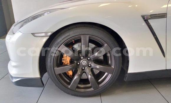 Sayi Na hannu Nissan GT-R White Mota in Maseru a Maseru Sayi Na hannu Nissan GT-R White Mota in Maseru a Maseru