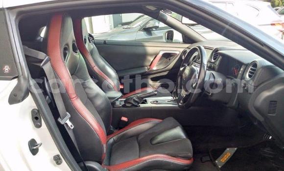 Sayi Na hannu Nissan GT-R White Mota in Maseru a Maseru Sayi Na hannu Nissan GT-R White Mota in Maseru a Maseru