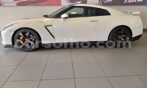 Sayi Na hannu Nissan GT-R White Mota in Maseru a Maseru Sayi Na hannu Nissan GT-R White Mota in Maseru a Maseru