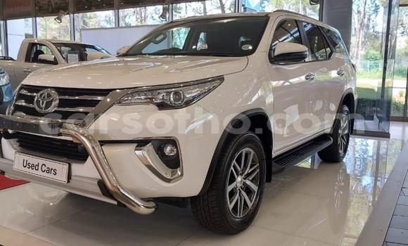 Buy Used Toyota Fortuner White Car in Maseru in Maseru Buy Used Toyota Fortuner White Car in Maseru in Maseru