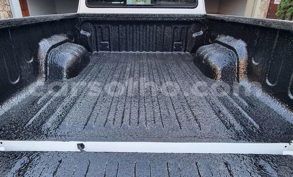 Acheter Occasion Voiture Toyota Hilux Blanc à Maseru, Maseru Acheter Occasion Voiture Toyota Hilux Blanc à Maseru, Maseru