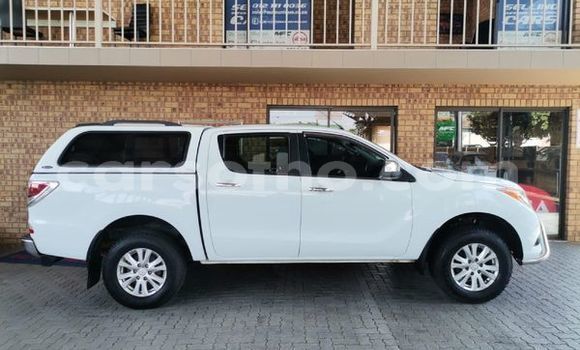 Sayi Na hannu Mazda BT-50 White Mota in Maseru a Maseru Sayi Na hannu Mazda BT-50 White Mota in Maseru a Maseru