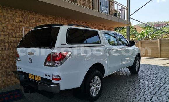 Sayi Na hannu Mazda BT-50 White Mota in Maseru a Maseru Sayi Na hannu Mazda BT-50 White Mota in Maseru a Maseru