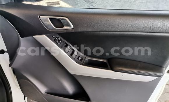 Sayi Na hannu Mazda BT-50 White Mota in Maseru a Maseru Sayi Na hannu Mazda BT-50 White Mota in Maseru a Maseru