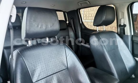 Sayi Na hannu Mazda BT-50 White Mota in Maseru a Maseru Sayi Na hannu Mazda BT-50 White Mota in Maseru a Maseru