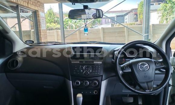 Sayi Na hannu Mazda BT-50 White Mota in Maseru a Maseru Sayi Na hannu Mazda BT-50 White Mota in Maseru a Maseru