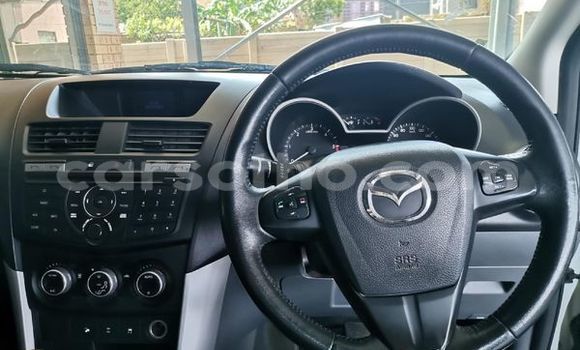 Sayi Na hannu Mazda BT-50 White Mota in Maseru a Maseru Sayi Na hannu Mazda BT-50 White Mota in Maseru a Maseru