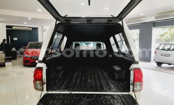 Buy Used Toyota Hilux White Car in Maseru in Maseru Buy Used Toyota Hilux White Car in Maseru in Maseru