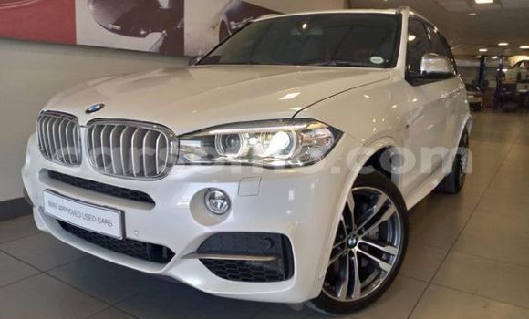 Sayi Na hannu BMW M5 White Mota in Maseru a Maseru Sayi Na hannu BMW M5 White Mota in Maseru a Maseru