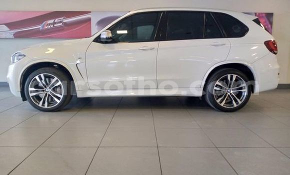 Sayi Na hannu BMW M5 White Mota in Maseru a Maseru Sayi Na hannu BMW M5 White Mota in Maseru a Maseru
