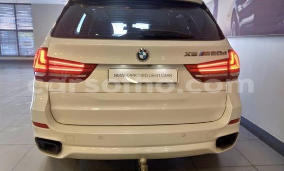 Sayi Na hannu BMW M5 White Mota in Maseru a Maseru Sayi Na hannu BMW M5 White Mota in Maseru a Maseru