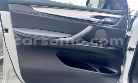 Sayi Na hannu BMW M5 White Mota in Maseru a Maseru Sayi Na hannu BMW M5 White Mota in Maseru a Maseru