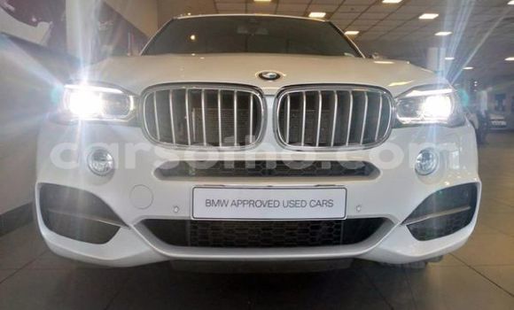 Sayi Na hannu BMW M5 White Mota in Maseru a Maseru Sayi Na hannu BMW M5 White Mota in Maseru a Maseru