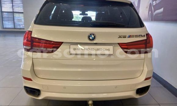 Sayi Na hannu BMW M5 White Mota in Maseru a Maseru Sayi Na hannu BMW M5 White Mota in Maseru a Maseru