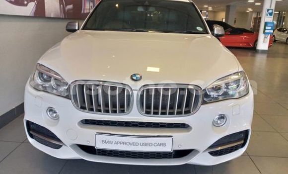 Sayi Na hannu BMW M5 White Mota in Maseru a Maseru Sayi Na hannu BMW M5 White Mota in Maseru a Maseru