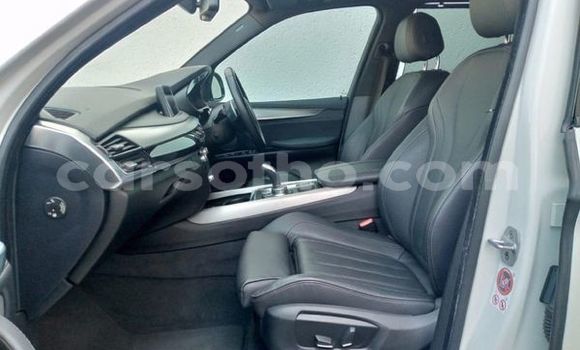 Sayi Na hannu BMW M5 White Mota in Maseru a Maseru Sayi Na hannu BMW M5 White Mota in Maseru a Maseru