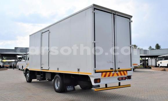 Acheter Occasion Voiture Nissan Urvan Blanc à Maseru, Maseru Acheter Occasion Voiture Nissan Urvan Blanc à Maseru, Maseru