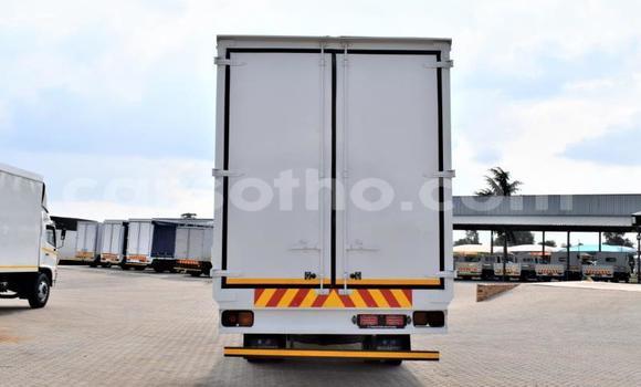 Acheter Occasion Voiture Nissan Urvan Blanc à Maseru, Maseru Acheter Occasion Voiture Nissan Urvan Blanc à Maseru, Maseru