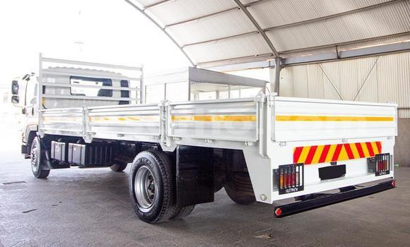 Sayi Na hannu Isuzu FTR 850 White Babbar mota in Maseru a Maseru Sayi Na hannu Isuzu FTR 850 White Babbar mota in Maseru a Maseru