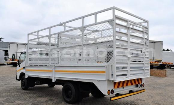 Acheter Occasion Utilitaire Hino 300 Series Blanc à Maseru, Maseru Acheter Occasion Utilitaire Hino 300 Series Blanc à Maseru, Maseru