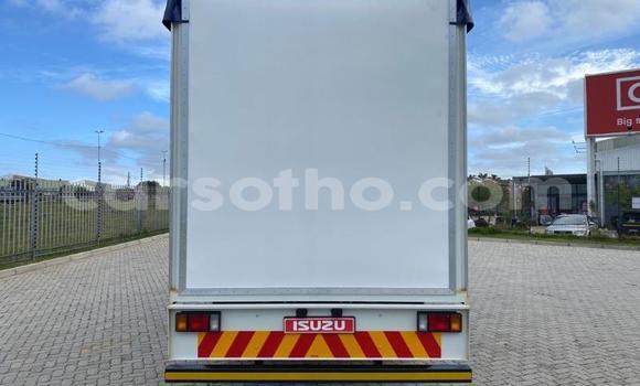 Sayi Na hannu Isuzu FTR 850 White Babbar mota in Maseru a Maseru Sayi Na hannu Isuzu FTR 850 White Babbar mota in Maseru a Maseru