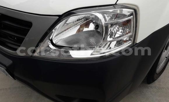 Acheter Occasion Voiture Nissan NP 300 Blanc à Butha Buthe, Butha-Buthe Acheter Occasion Voiture Nissan NP 300 Blanc à Butha Buthe, Butha-Buthe