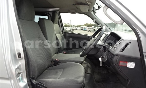 Sayi Na hannu Toyota Hiace Silver Mota in Maseru a Maseru Sayi Na hannu Toyota Hiace Silver Mota in Maseru a Maseru