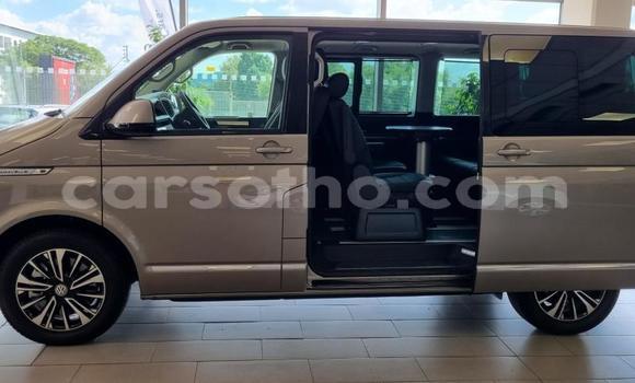 Sayi Na hannu Volkswagen Caravelle Silver Mota in Maputsoa a Leribe Sayi Na hannu Volkswagen Caravelle Silver Mota in Maputsoa a Leribe