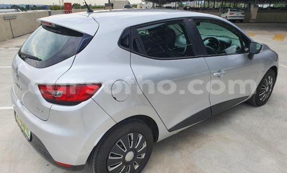 Sayi Na hannu Renault Clio Silver Mota in Maseru a Maseru Sayi Na hannu Renault Clio Silver Mota in Maseru a Maseru
