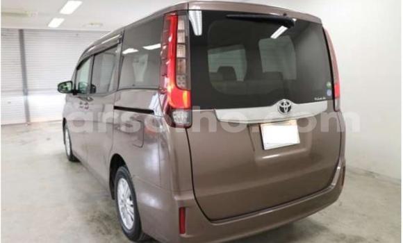 اشتري مستعمل Toyota Noah Other سيارة في Butha Buthe في Butha-Buthe اشتري مستعمل Toyota Noah Other سيارة في Butha Buthe في Butha-Buthe