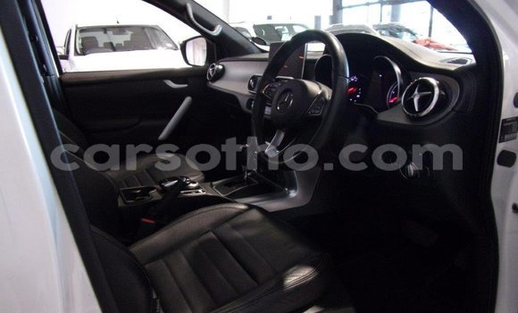 اشتري مستعمل Mercedes-Benz 250 White سيارة في Maseru في Maseru اشتري مستعمل Mercedes-Benz 250 White سيارة في Maseru في Maseru