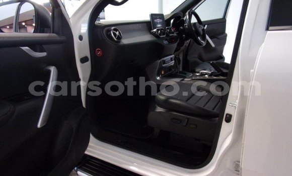 اشتري مستعمل Mercedes-Benz 250 White سيارة في Maseru في Maseru اشتري مستعمل Mercedes-Benz 250 White سيارة في Maseru في Maseru