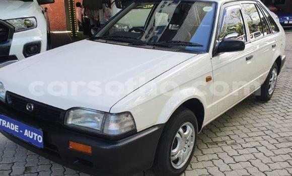 Acheter Occasion Voiture Mazda 323 Blanc à Maseru, Maseru Acheter Occasion Voiture Mazda 323 Blanc à Maseru, Maseru