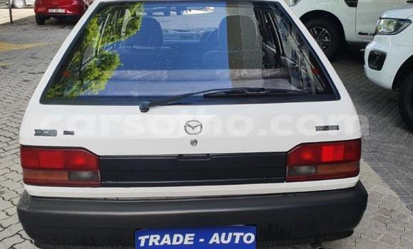 Acheter Occasion Voiture Mazda 323 Blanc à Maseru, Maseru Acheter Occasion Voiture Mazda 323 Blanc à Maseru, Maseru