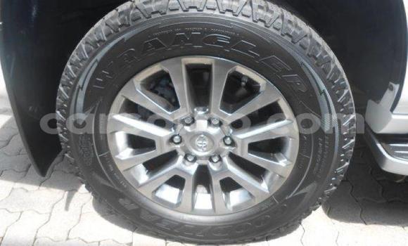 Sayi Na hannu Toyota Land Cruiser Prado White Mota in Maseru a Maseru Sayi Na hannu Toyota Land Cruiser Prado White Mota in Maseru a Maseru