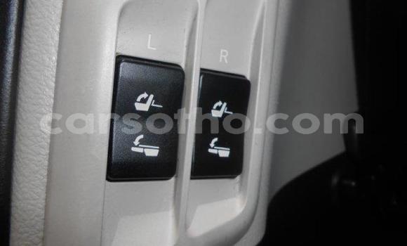 Sayi Na hannu Toyota Land Cruiser Prado White Mota in Maseru a Maseru Sayi Na hannu Toyota Land Cruiser Prado White Mota in Maseru a Maseru