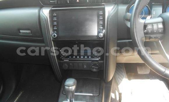 Sayi Na hannu Toyota Fortuner White Mota in Maseru a Maseru Sayi Na hannu Toyota Fortuner White Mota in Maseru a Maseru
