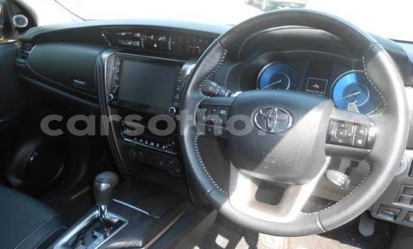 Sayi Na hannu Toyota Fortuner White Mota in Maseru a Maseru Sayi Na hannu Toyota Fortuner White Mota in Maseru a Maseru