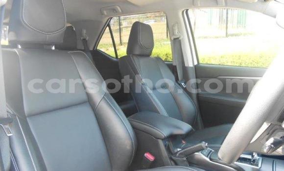 Sayi Na hannu Toyota Fortuner White Mota in Maseru a Maseru Sayi Na hannu Toyota Fortuner White Mota in Maseru a Maseru