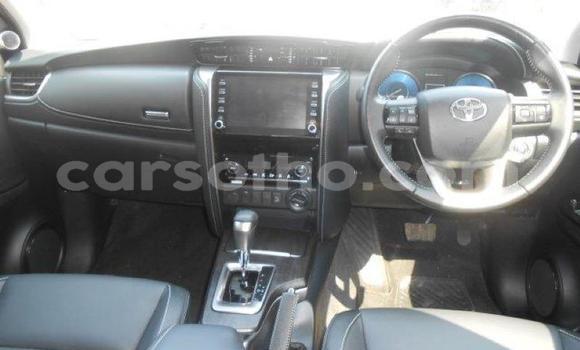 Sayi Na hannu Toyota Fortuner White Mota in Maseru a Maseru Sayi Na hannu Toyota Fortuner White Mota in Maseru a Maseru