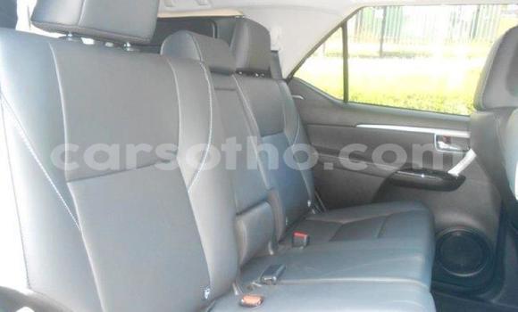 Sayi Na hannu Toyota Fortuner White Mota in Maseru a Maseru Sayi Na hannu Toyota Fortuner White Mota in Maseru a Maseru