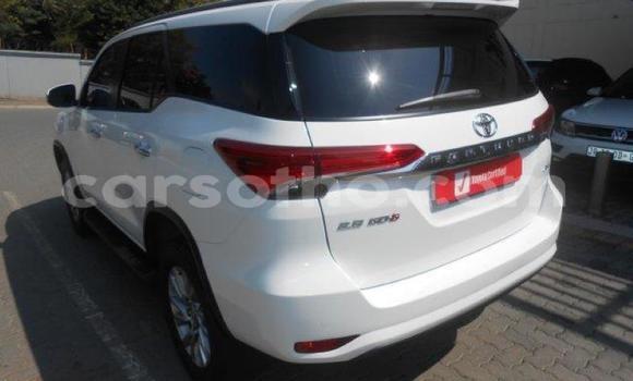 Sayi Na hannu Toyota Fortuner White Mota in Maseru a Maseru Sayi Na hannu Toyota Fortuner White Mota in Maseru a Maseru