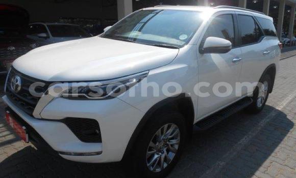 Sayi Na hannu Toyota Fortuner White Mota in Maseru a Maseru Sayi Na hannu Toyota Fortuner White Mota in Maseru a Maseru