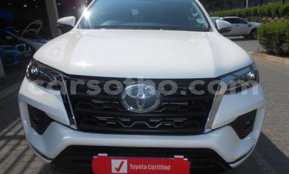 Sayi Na hannu Toyota Fortuner White Mota in Maseru a Maseru Sayi Na hannu Toyota Fortuner White Mota in Maseru a Maseru