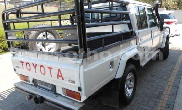 Sayi Na hannu Toyota Land Cruiser White Mota in Maseru a Maseru Sayi Na hannu Toyota Land Cruiser White Mota in Maseru a Maseru
