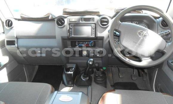 Sayi Na hannu Toyota Land Cruiser White Mota in Maseru a Maseru Sayi Na hannu Toyota Land Cruiser White Mota in Maseru a Maseru
