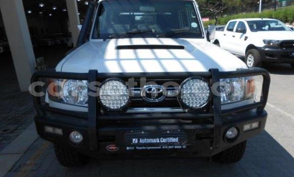 Sayi Na hannu Toyota Land Cruiser White Mota in Maseru a Maseru Sayi Na hannu Toyota Land Cruiser White Mota in Maseru a Maseru