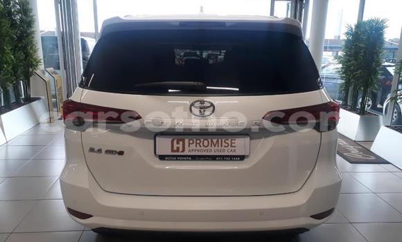 Acheter Occasion Voiture Toyota Fortuner Blanc à Maseru, Maseru Acheter Occasion Voiture Toyota Fortuner Blanc à Maseru, Maseru